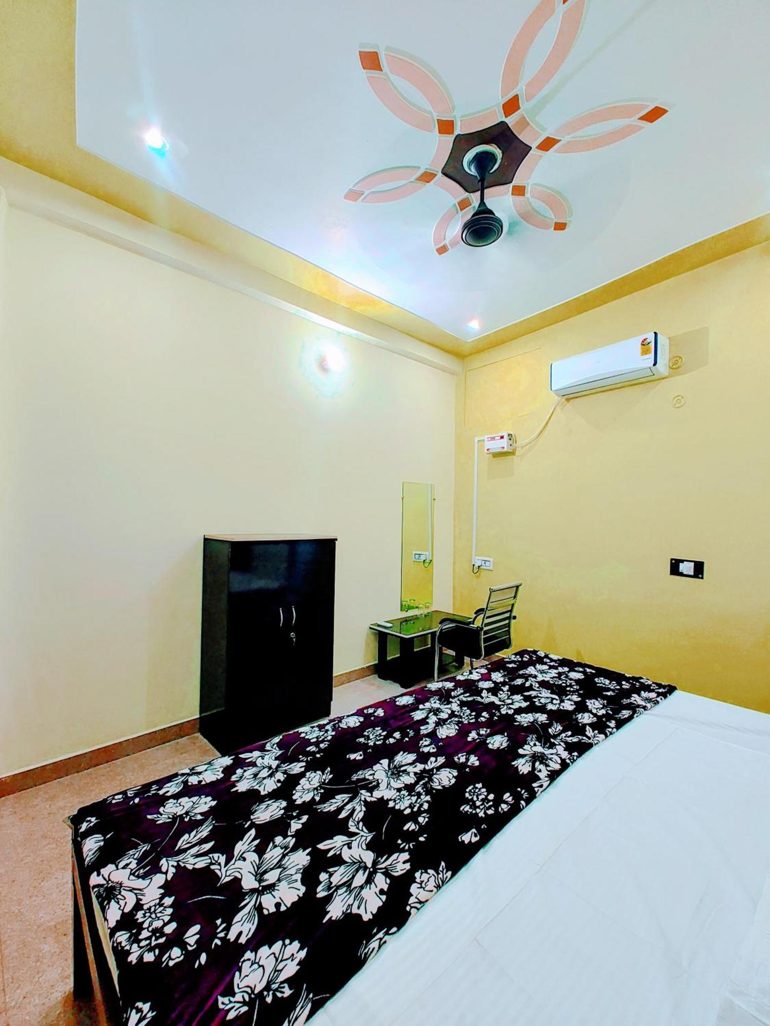 Hotel Raghukul Ayodhya Dış mekan fotoğraf