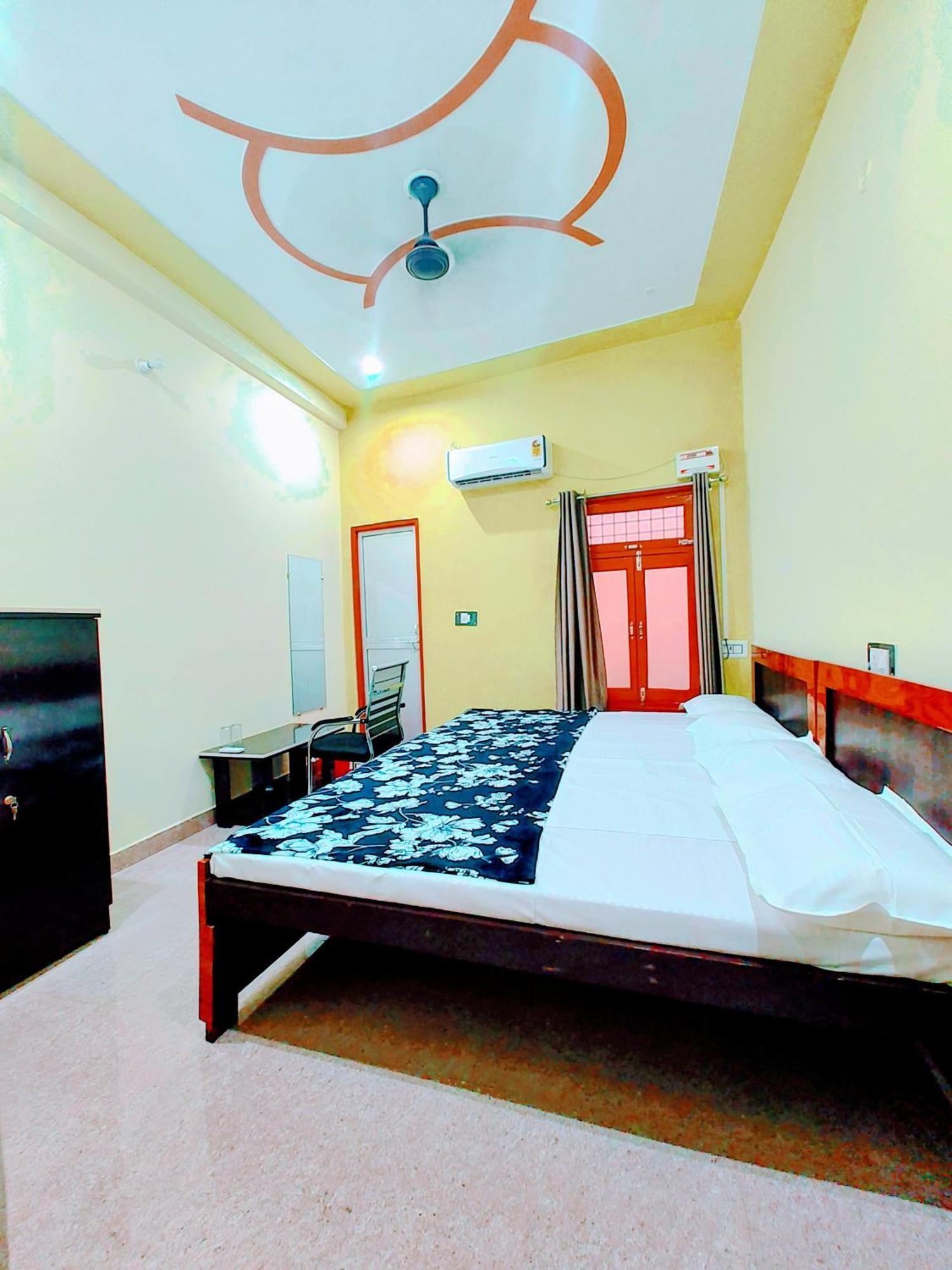 Hotel Raghukul Ayodhya Dış mekan fotoğraf