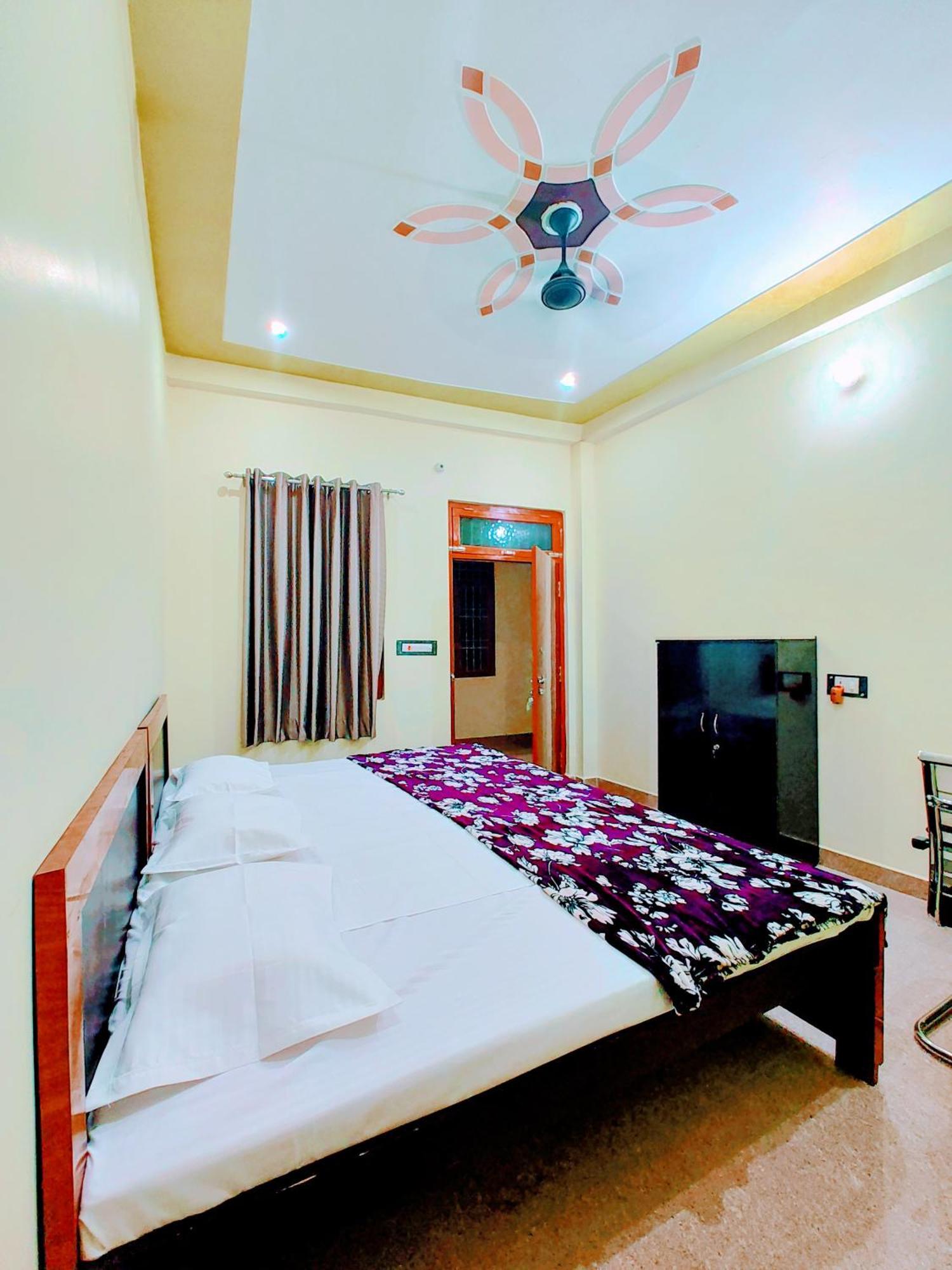 Hotel Raghukul Ayodhya Dış mekan fotoğraf