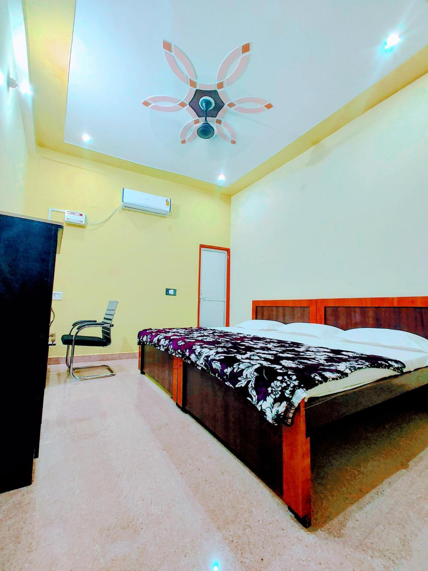 Hotel Raghukul Ayodhya Dış mekan fotoğraf