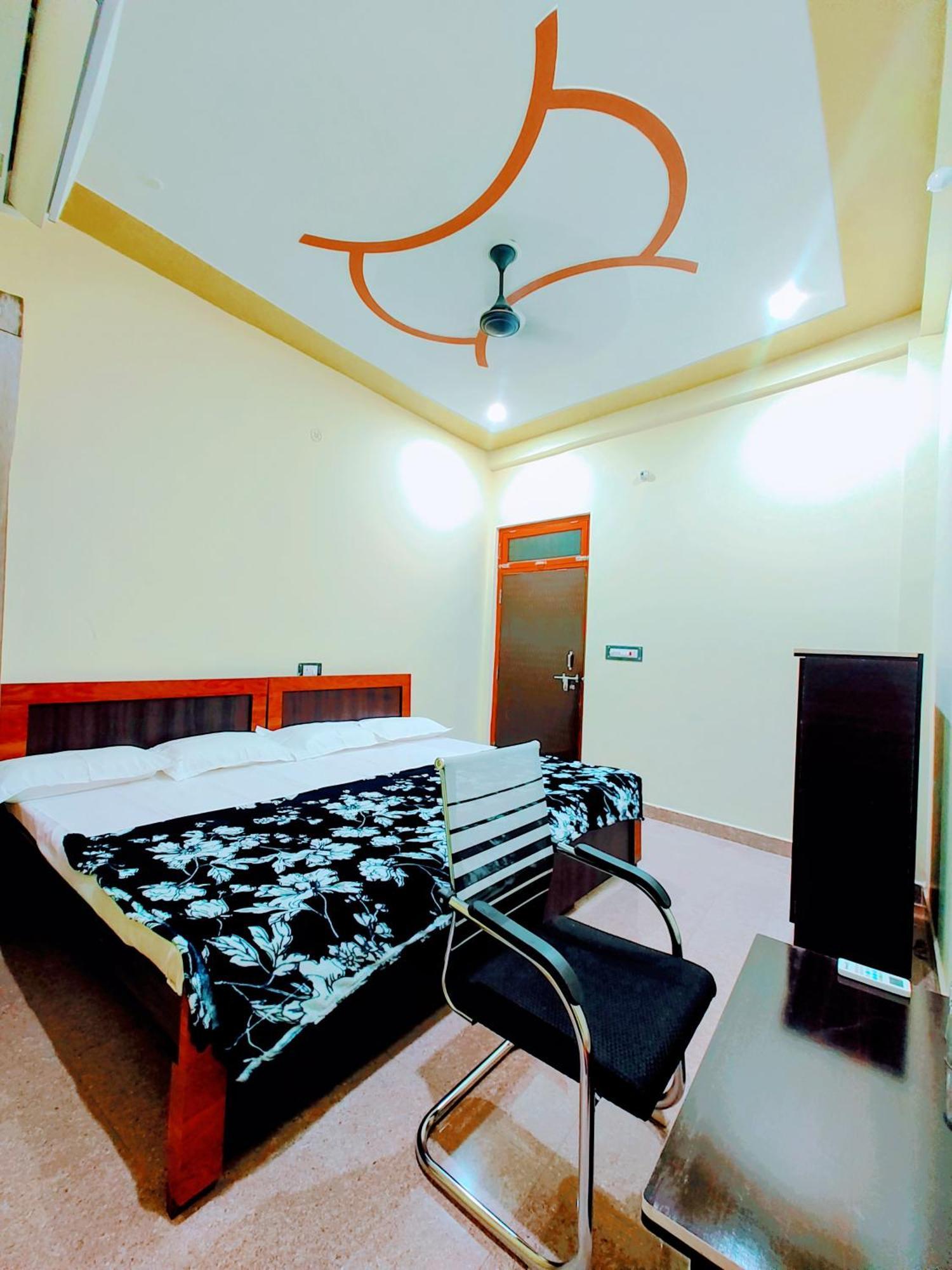 Hotel Raghukul Ayodhya Dış mekan fotoğraf