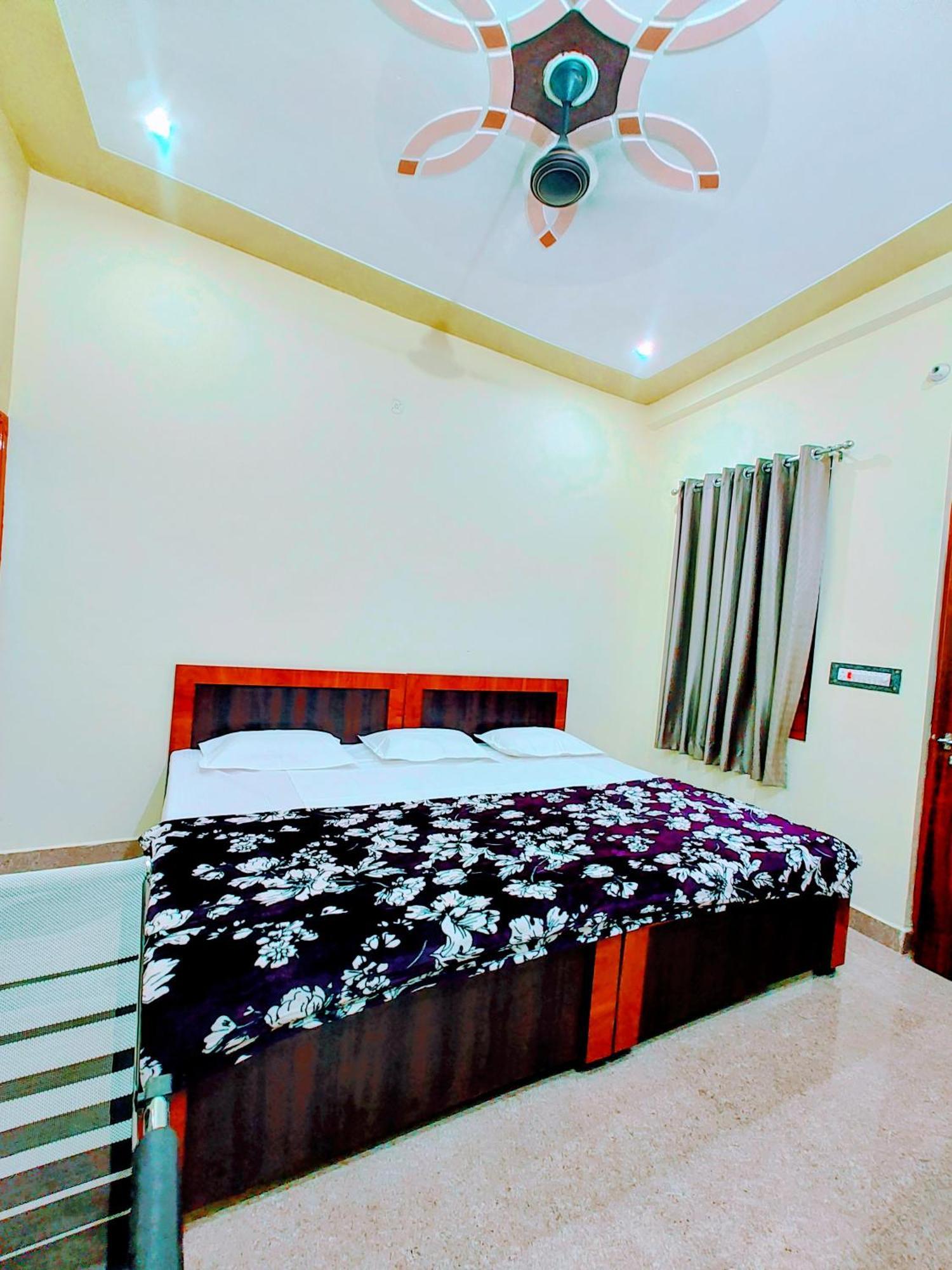 Hotel Raghukul Ayodhya Dış mekan fotoğraf